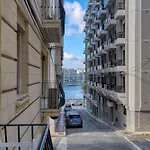 Cosy 2br With Balcony In The Heart Of By 360 Estates شقة سليمة