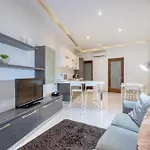 Cosy 2br With Balcony In The Heart Of By 360 Estates شقة