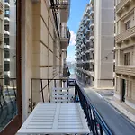 Διαμέρισμα Cosy 2br With Balcony In The Heart Of By 360 Estates