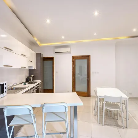 Cosy 2br With Balcony In The Heart Of By 360 Estates