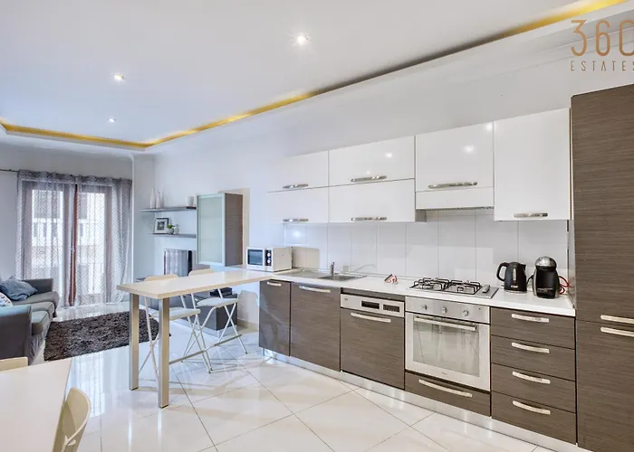 Cosy 2br With Balcony In The Heart Of By 360 Estates *