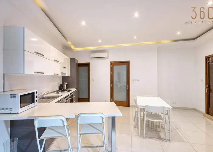 Cosy 2br With Balcony In The Heart Of By 360 Estates