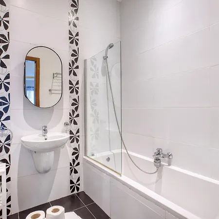 아파트 Cosy 2br With Balcony In The Heart Of By 360 Estates *